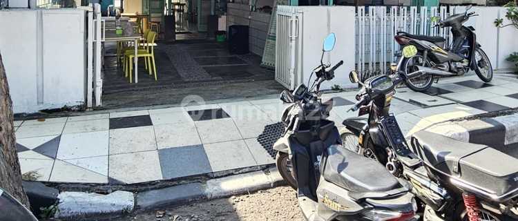 Old House Unique Location Heart of Lamongan City 1