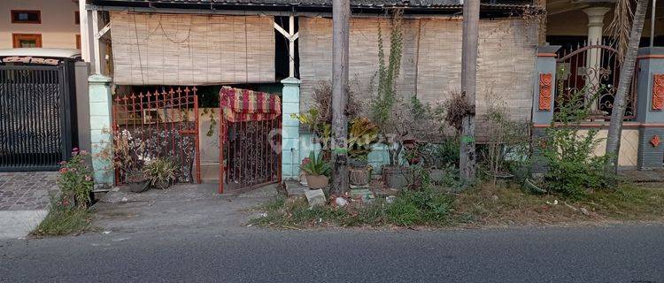 Rumah Lama Lokasi Istimewa Di Raya Made Rejo 1