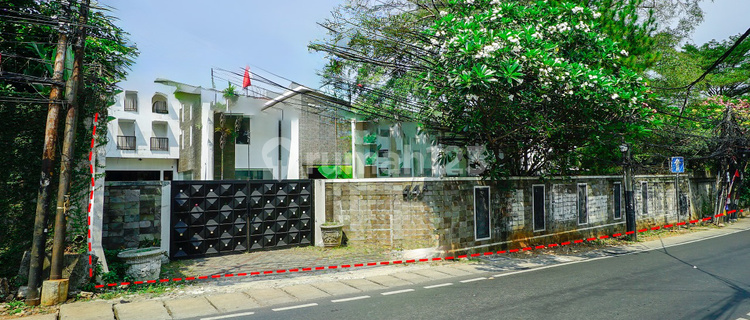House on Kemang Utara Street, Land Area 1493 sqm, Mampang, South Jakarta 1