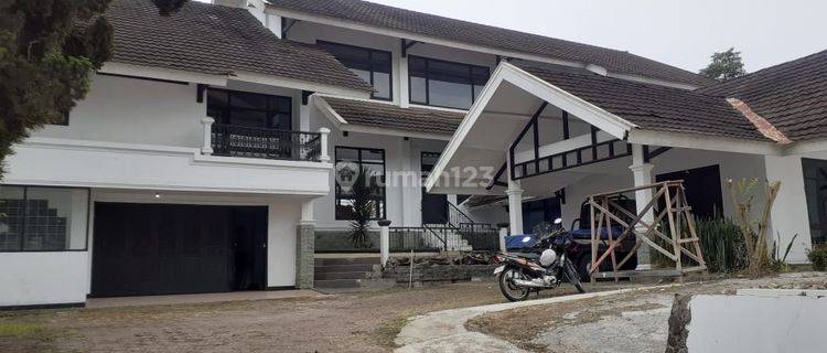 Dijual Rumah Villa Lokasi Bagus Startegis di Lembang Bandung 1