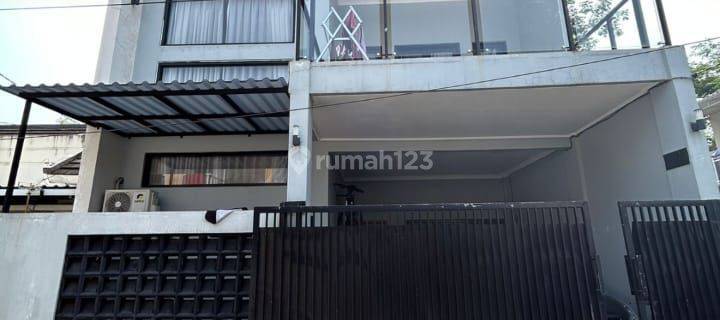 Dijual Cepat! Rumah Minimalis 3 lantai Ciskul Arcamanik 1