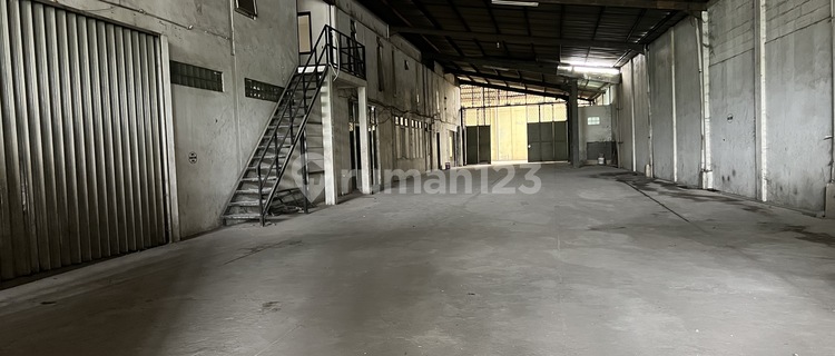 Gudang Disewakan Di Raya Bekasi Klender Luas Tanah 1700 M2 Jalan Utama Parkir Luas  1