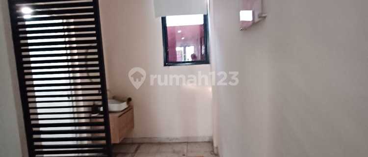 Di sewakan Ruko Modern 3 lantai lokasi di Jl Tebet Raya Tebet Timur Jakarta Selatan 1