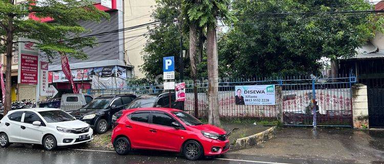 Disewakan Rumah Tua di Jalan Pengayoman 1