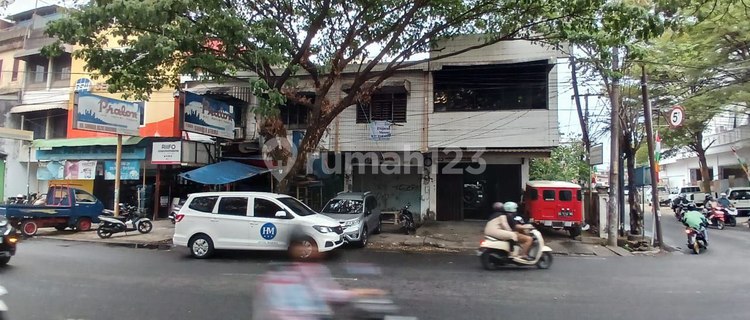 For Sale: 2-Story Shop House on South Veteran Street 1