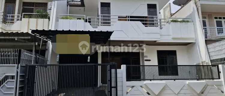 Two-Story House at Taman Kebon Jeruk Intercon, West Jakarta 1