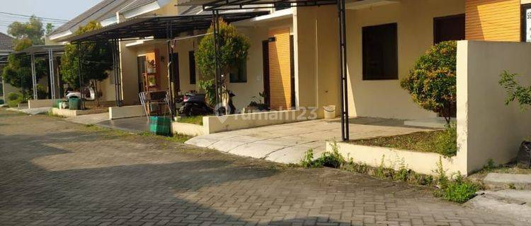 Rumah Super Murah Dekat Dr. Oen Solo Baru 1