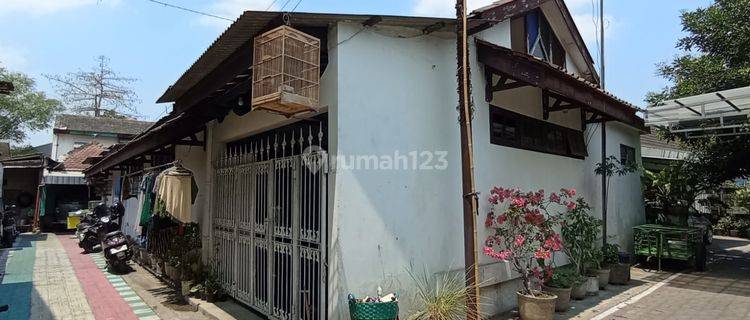 Di Jual cepat :
Rumah hook hitung tanah dkt dgn kampung batik laweyan solo. 1