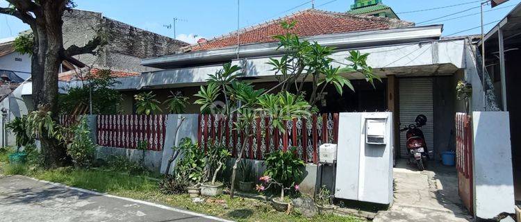 Rumah hitung tanah strategis dengan lingkungan yang nyaman cocok untuk hunian rumah tinggal di sumber banjarsari solo 1