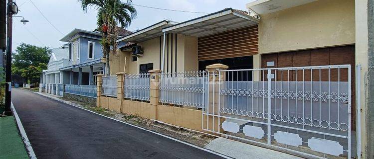Rumah Bagus 2 Lantai Semi Furnished Di Baturan Colomadu Solo 1