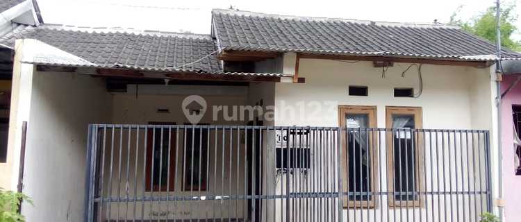 Minimalist Simple House in a Cluster in Palur Solo 1