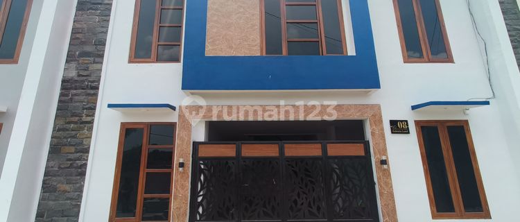 New 2.5 Story Exclusive Boarding House in the UMS Campus Area, Brand New. 1