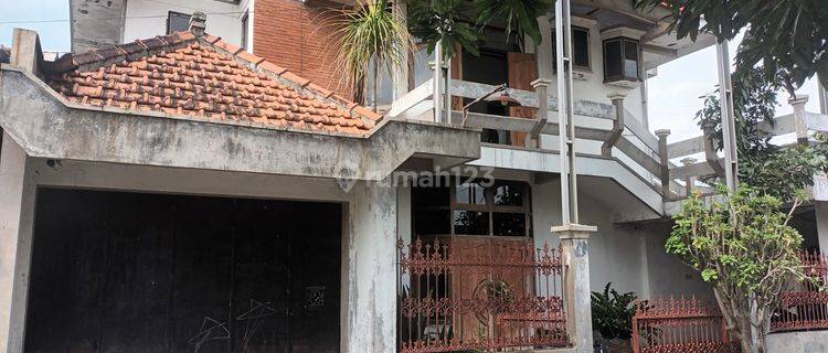 Rumah 3 Lantai Siap Pakai dekat Kampus UNS di Jebres solo 1