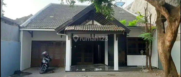 Rumah Tengah Kota
Lokasi : Kertopuran, Serengan, Solo 1