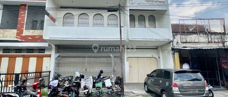 Disewakan ruang usaha berikut rumah tinggal lokasi kawasan bisnis dekat pasar Gede, Solo. 1