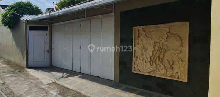 Rumah mewah modern minimalis pusat kota solo 1