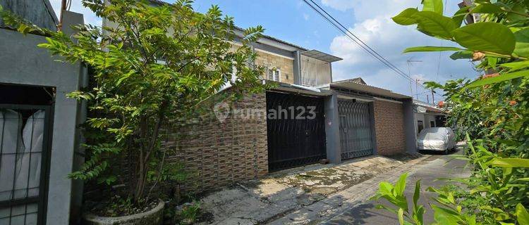 Rumah minimalis tengah kota solo 1