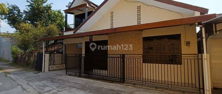 Rumah Bagus 2 lantai di Tengah Kota Solo 1
