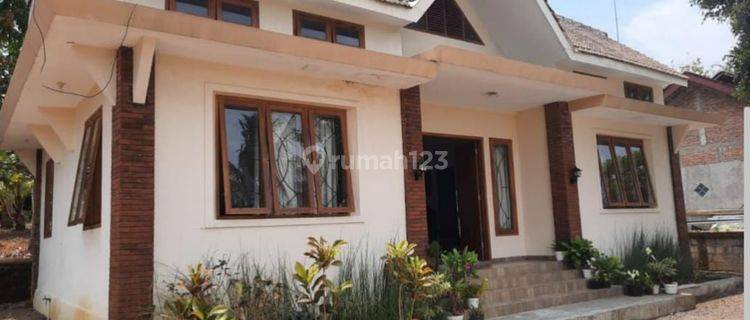 Villa bagus full furnish di karangpandan 1