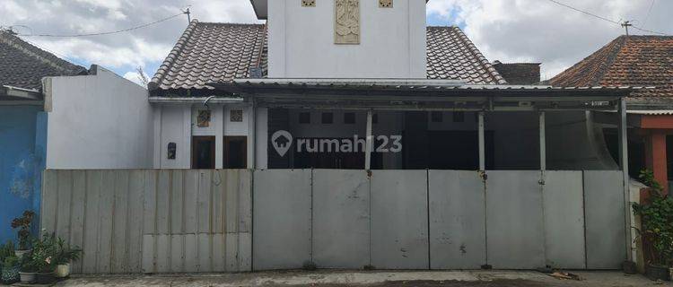 Rumah bagus siap pakai dekat pintu tol bandara adi soemarmo solo 1