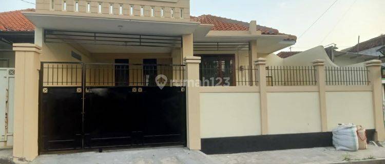 Rumah bagus siap huni tengah kota solo 1