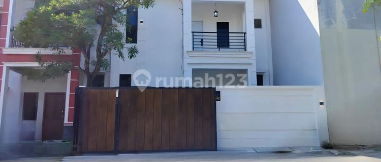 Rumah minimalis 2 lantai di colomadu solo 1