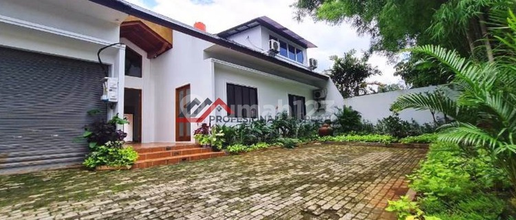 Rumah Cantik dengan Suasana Tenang dan Asri di Kemang, Jakarta Selatan 1