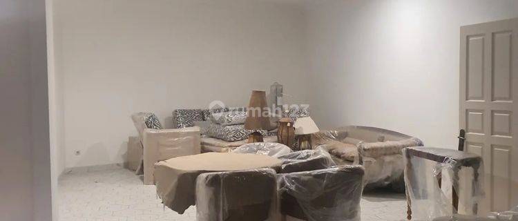 JUAL  AFFORDABLE PRICE, ***  jl  Cianjur LIMITED Menteng renovated House central location  1