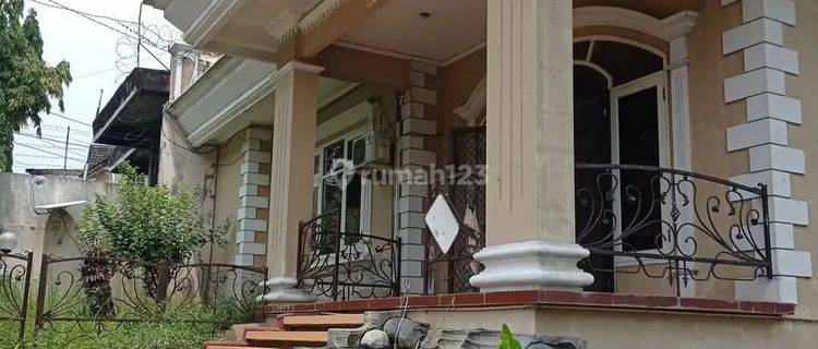 Rumah di Taman Bougenville Ngaliyan , 
Semarang Barat. 3 Lantai HGB Butuh Renovasi Selatan 1