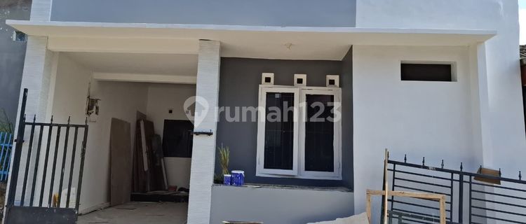 Nice House Ready to Live In, Can Use KPR, in Front of Mr. Central Java, Banyumanik 1