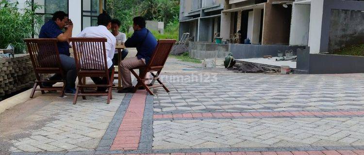 Rumah BARU 1LT dekat Pusat Pendidikan di Banyumanik Semarang Kota 1