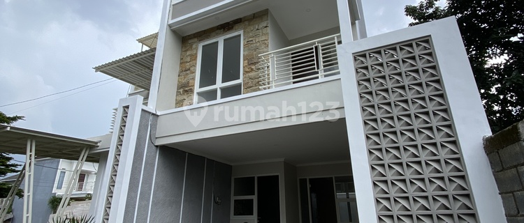 BUY A HOUSE + ROOFTOP IN A STRATEGIC LOCATION IN BATU CITY 1