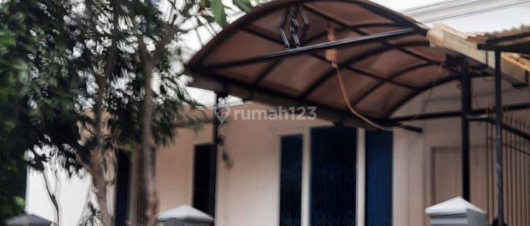 Rumah Hoek Siap Huni 2 Lantai , Harga Miring @ Permata Buana 1