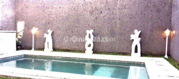 FOR RENT Villa besar dan bagus di area seminyak ( R886)  1