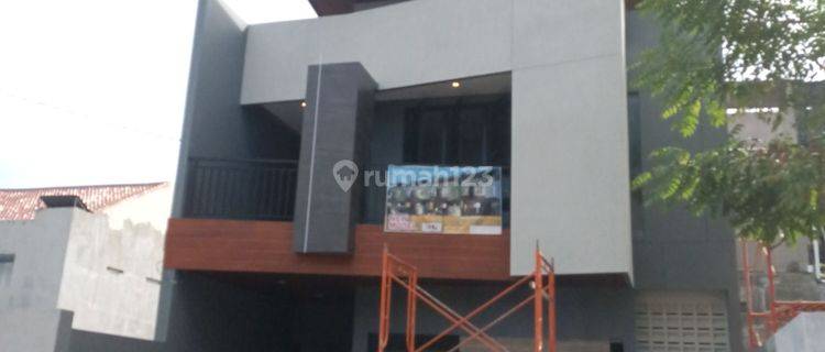 Rumah Mewah 2lantai desain Industrial Semarang Barat 1