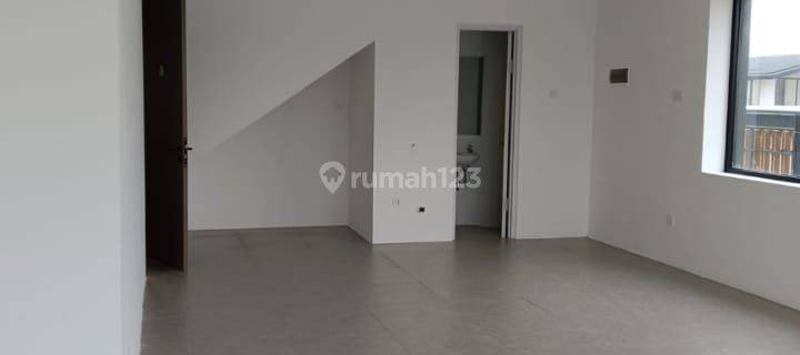 Ruko 3 Lantai Hive Essence Nempel Interchange Tol Lippo Karawaci  1