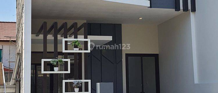 Minimalis  2 Lantai  Baru di Jl. Kutisari XIV Full Furniture 1