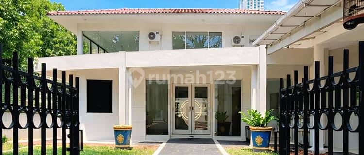 For Quick Sale House Price Reduced in Kebayoran Baru, South Jakarta 1