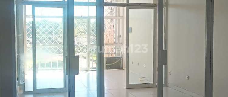 3-Story Ready-to-Use Shop House in Good Condition in Sanur 1