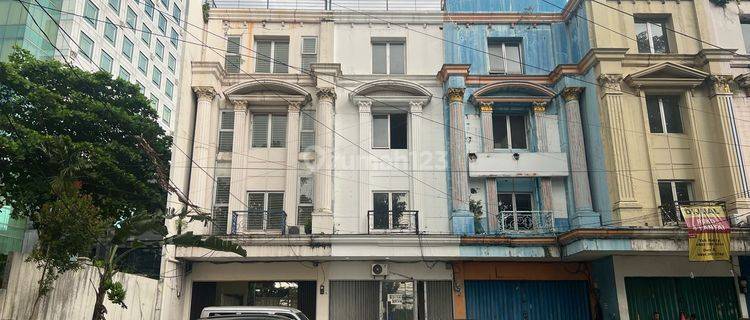 Gedung 4 Lantai di Mainroad Pancoran 1