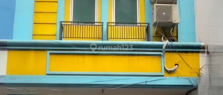 Ruko hadap jalan,dekat pintu Tol BSD City 1