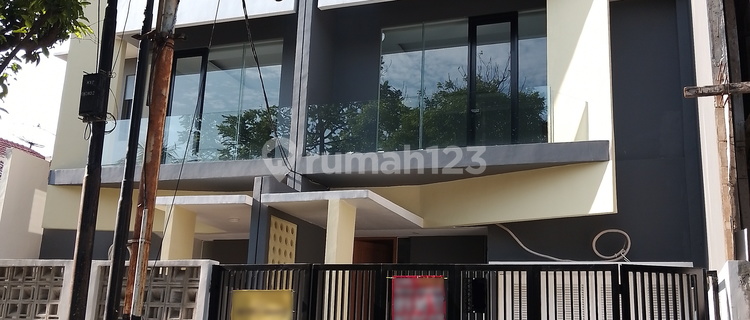 Brand New Elegant 3-Story House in Pulomas, Serene Environment, The Best Price 1