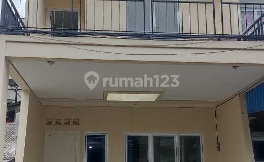 Brand New 3-Story House, Beautiful and Ready to Occupy in Kelapa Gading, Best Price 1