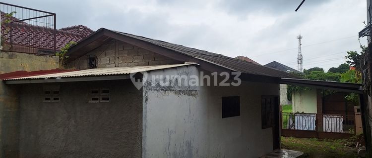 Buy a House with a Large Land Area Ready for Any Construction 1