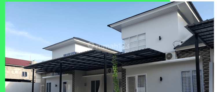 Dijual Rumah Cantik Full Fasilitas Kolam Renang Letak Strategis  1
