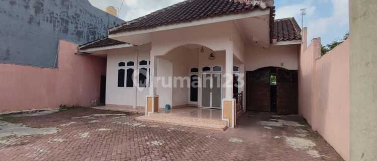 Rumah Bagus Pinggir Jalan Raya Dekat Rs 1