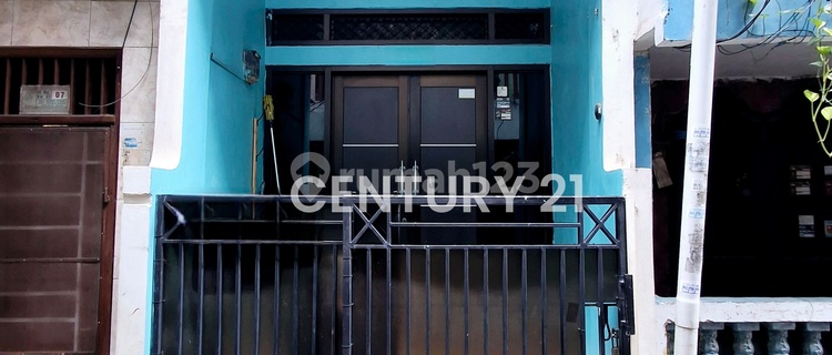 Beautiful 2-Story House in Johar Baru, Central Jakarta 1