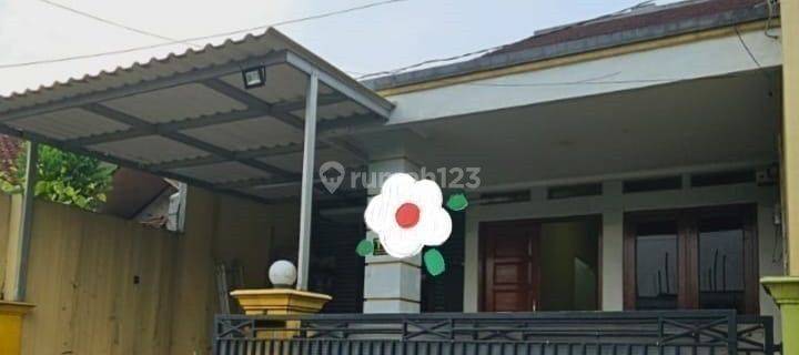 Di  Rumah Hitung Tanah Dalam Komplek Bogor 1