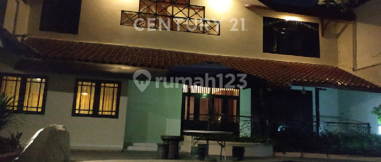Luxury House in Kebayoran Lama Can Be Used as an Office 1