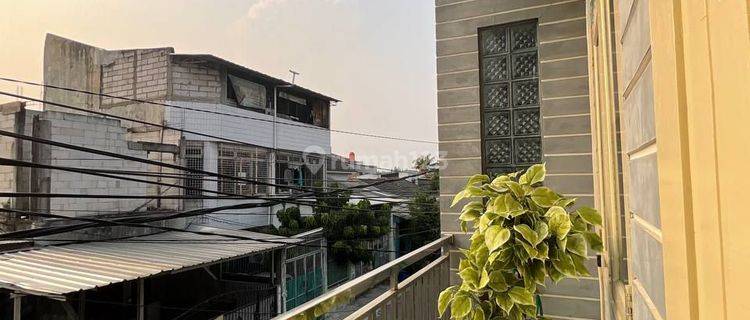 Rumah 2 Lantai kondisi siap huni  1